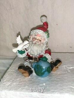 1995 SANDI ZIMNICKI Santa Claus FRIENDSHIPS ARE THE SEEDS OF PEACE Figure MIB