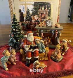 2002 CHRISTMAS SANTA SCENE Porcelain Figures Grandeur Noel Holiday Mantle Gift