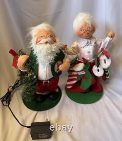 2003 Annalee 12 Santa & Mrs. Claus Figures Set Santa Wreath Lights Up