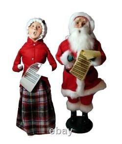 2010 Byers Choice The Carolers Mr & Mrs Santa Claus Pair