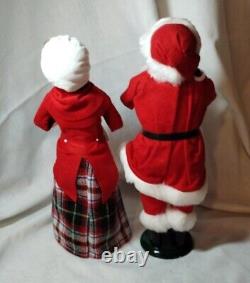 2010 Byers Choice The Carolers Mr & Mrs Santa Claus Pair