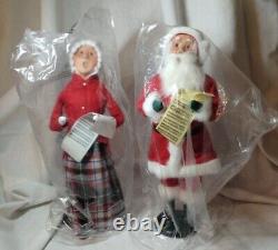 2010 Byers Choice The Carolers Mr & Mrs Santa Claus Pair