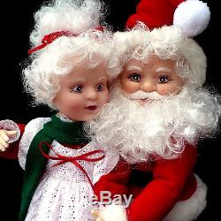Animated Christmas Mr & Mrs Santa Claus Skaters / Santa's Best / Vintage 1993