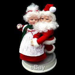 Animated Christmas Mr & Mrs Santa Claus Skaters / Santa's Best / Vintage 1993