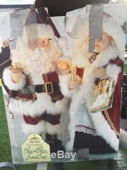 Animated Mr and Mrs Santa Claus with candle lights