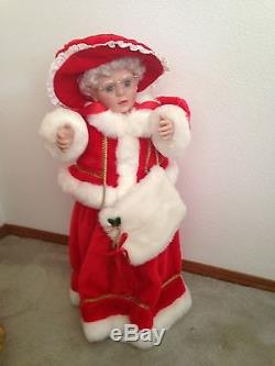 Christmas Animated Santa Claus And Mrs. Claus Beautiful Set