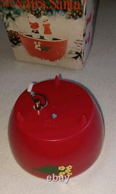 Christmas Mr. And Mrs. Santa Claus Dancing /Ice Skating Music Box Rare Vintage