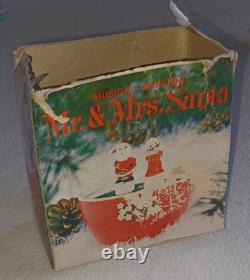 Christmas Mr. And Mrs. Santa Claus Dancing /Ice Skating Music Box Rare Vintage