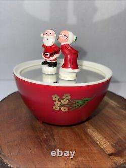 Christmas Mr. And Mrs. Santa Claus Dancing / Ice Skating Music Box Vintage