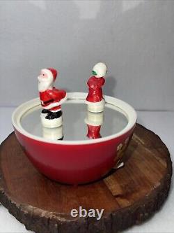 Christmas Mr. And Mrs. Santa Claus Dancing / Ice Skating Music Box Vintage