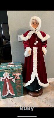 Life Size 5ft Animated Christmas Singing Dancing Mrs Santa Claus gemmy vintage
