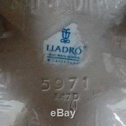 Lladro A SPECIAL TOY Santa Claus & Boy Saint Nicholas 5971 Retailed @ $950