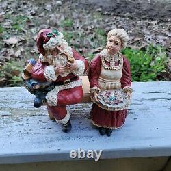 Mr&Mrs Santa Claus Figure Sitting On Bench Made By Wood World Vintage NOS RARE