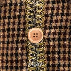 Northlight 4' Standing Plaid Santa with Wreath & Alpine Tree