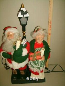 SANTA CLAUSE & Mrs CLAUSE ANIMATED & LIGHTED 30 LAMP POST 3 PCS FIGURE DISPLAY