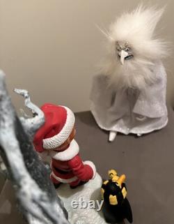 Santa Clause Is Coming To Town 2004 Memory Lane Figure & Tree Lot