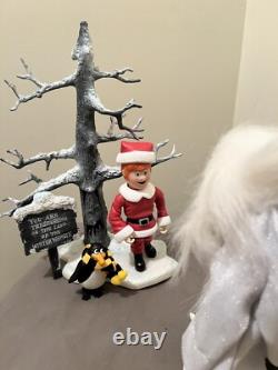 Santa Clause Is Coming To Town 2004 Memory Lane Figure & Tree Lot