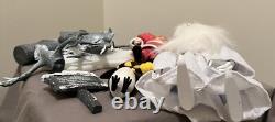 Santa Clause Is Coming To Town 2004 Memory Lane Figure & Tree Lot