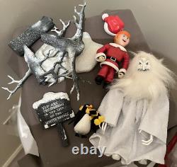 Santa Clause Is Coming To Town 2004 Memory Lane Figure & Tree Lot