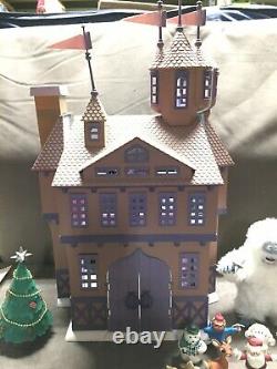 Santa's Castle RUDOLPH Island of Misfit Toys Set & Set of 12 Action Figures