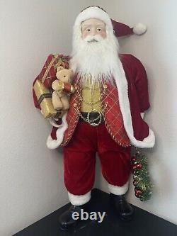 Traditional Vintage Santa Claus Figure 36 with Wreath and Gifts