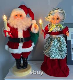 VINTAGE Rennoc Animated Moving Illuminated Santa & Mrs Claus 24 Christmas Decor