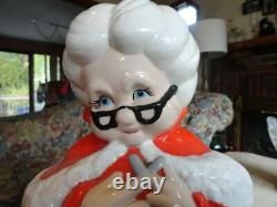 VTG 1980's Atlantic 14 Ceramic Winking Santa & Knitting Mrs. Claus Figures