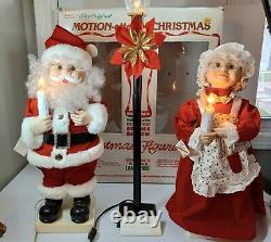 VTG 1992 Motionettes of Christmas Animated Santa & Mrs Claus Lamp Post Combo Set