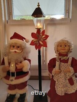 VTG 1992 Motionettes of Christmas Animated Santa & Mrs Claus Lamp Post Combo Set
