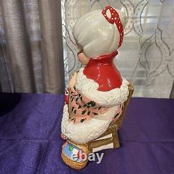 Vintage 1980's Christmas Mr. & Mrs. Santa Claus Ceramic Figurines Atlantic Mold