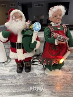 Vintage Animated Santa & Mrs. Claus Figure Set Head And Arm Movement Tested