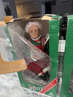 Vintage Animated Santa & Mrs. Claus Figure Set Head And Arm Movement Tested