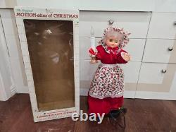 Vintage Christmas MOTION 21 Animated Santa & Mrs Claus Moving Figures