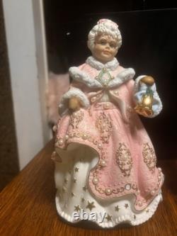 Vintage Danbury Mint Victorian Santa and Mrs. Claus working Musical Figurines Vintage Danbury Mint Victorian Santa and Mrs. Claus working Musical Figurines