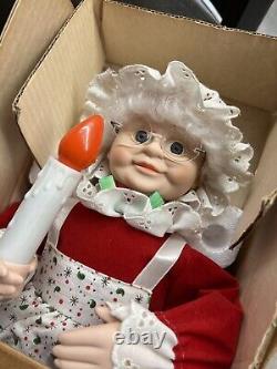 Vintage ELCO Motion-ettes of Christmas Santa & Mrs. Claus with candle