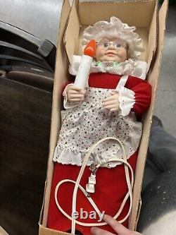 Vintage ELCO Motion-ettes of Christmas Santa & Mrs. Claus with candle