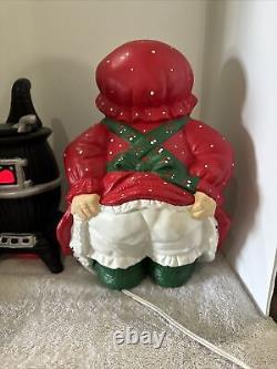 Vintage Mr and Mrs Santa Clause Pot Belly Stove Ceramic Display Christmas Decor