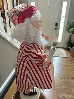 Vintage Pair of Animated Santa Claus and Mrs Claus Motionettes 25 Tall Motion