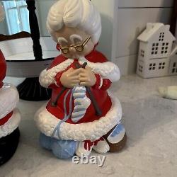 Vintage Rare Ceramic Atlantic Mold Santa Claus & Mrs Claus Christmas With Music