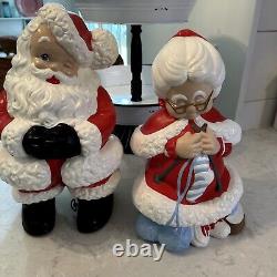 Vintage Rare Ceramic Atlantic Mold Santa Claus & Mrs Claus Christmas With Music