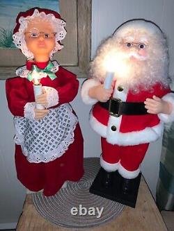 Vintage Santa Claus and Mrs. Animated and Illuminated Display Figure 24