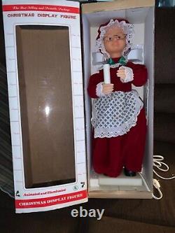 Vintage Santa Claus and Mrs. Animated and Illuminated Display Figure 24