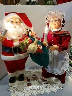 Vintage Set 24 Plush Mr & Mrs Santa Claus Animated Lighted Figures Set Iob