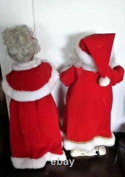 Vtg Animated Afro American Mr. & Mrs. Santa Claus Christmas Lighted Figures 24