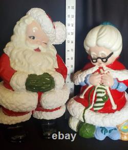 Vtg Atlantic Mold Ceramic Winking Santa and Mrs. Claus Christmas Figures Kitsch