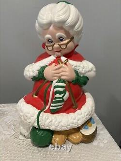 Vtg Atlantic Mold Ceramic Winking Santa and Mrs. Claus Christmas Figures Kitsch