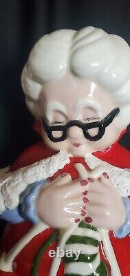 Vtg Atlantic Mold Ceramic Winking Santa and Mrs. Claus Christmas Figures Kitsch