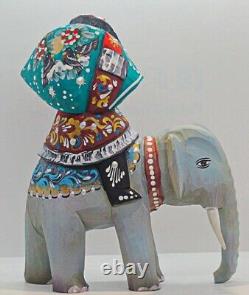 Wooden figure, this is amazing Santa Claus riding the Elephant